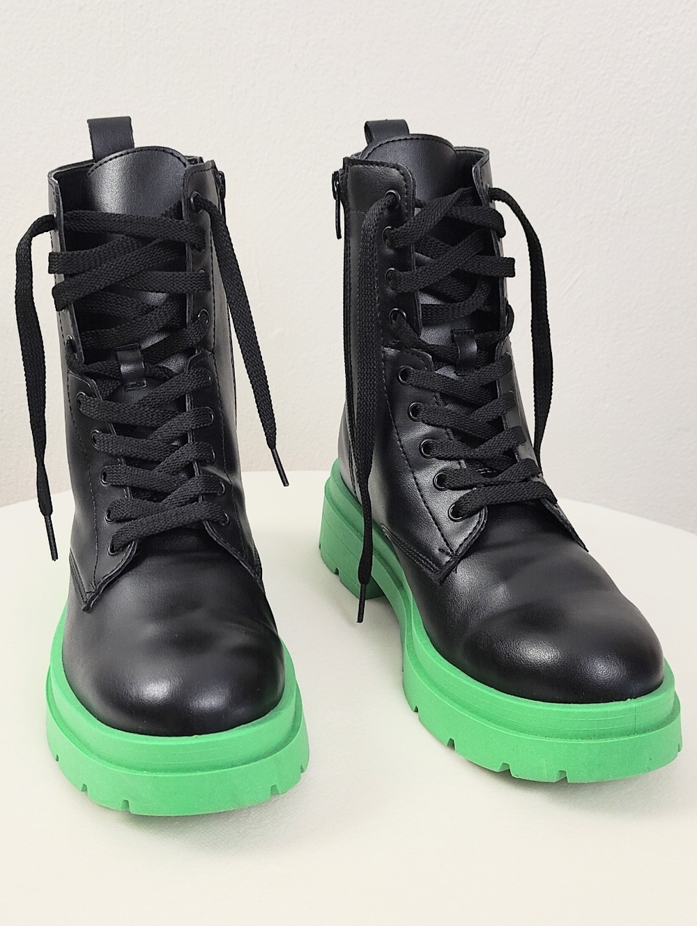 Steve Madden October Platform Combat Boots Size 8 Black Lace Up Green Italy